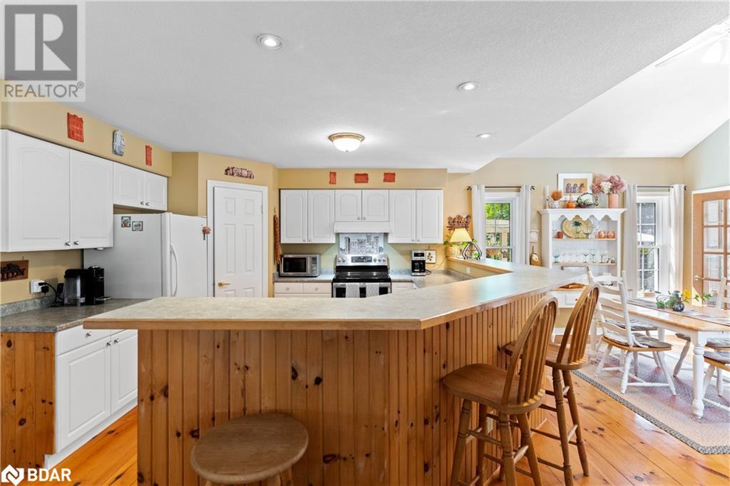 Photo 14 of 26 Paddy Dunns Circle, Springwater ON