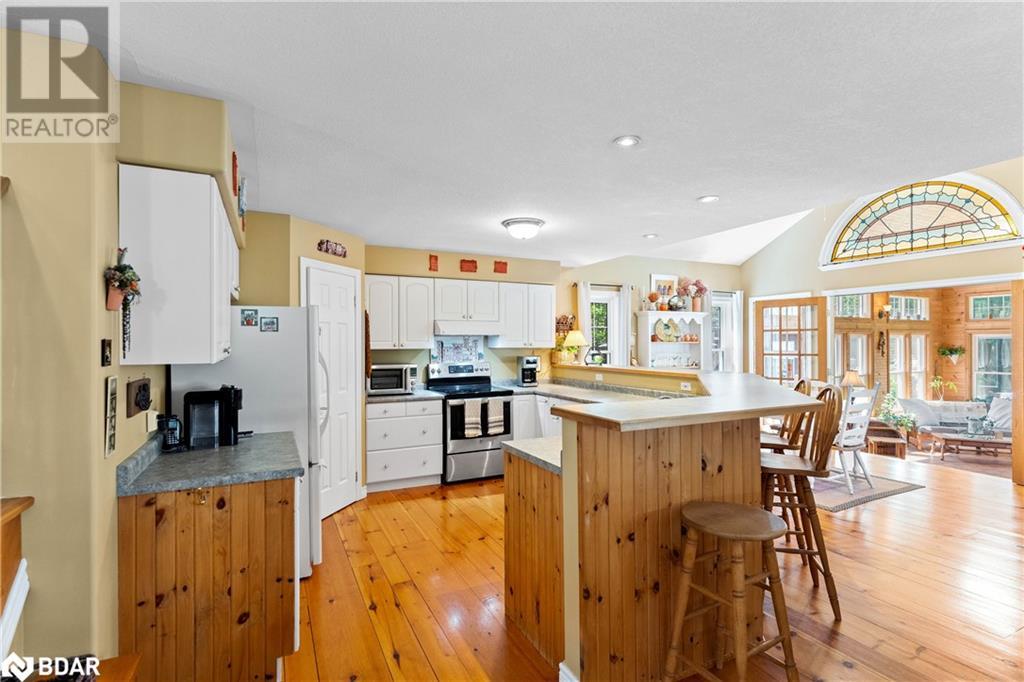 Photo 12 of 26 Paddy Dunns Circle, Springwater ON