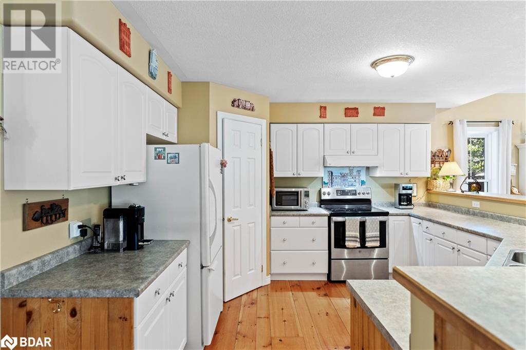 Photo 13 of 26 Paddy Dunns Circle, Springwater ON