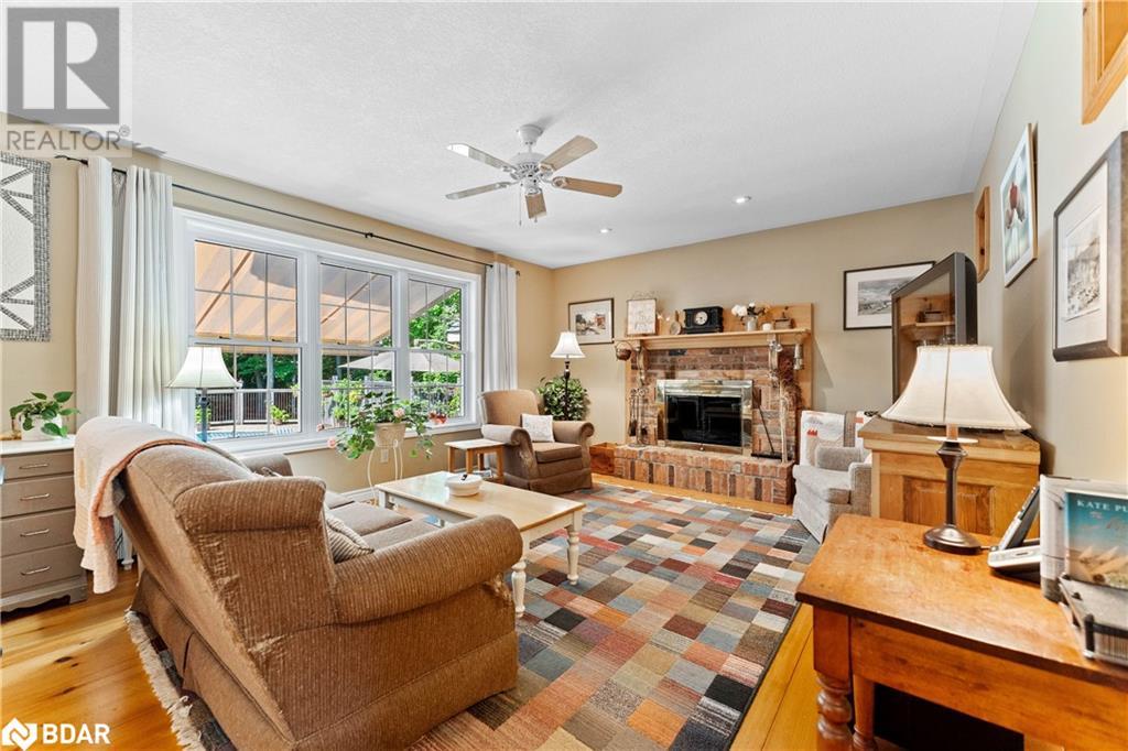 Photo 11 of 26 Paddy Dunns Circle, Springwater ON