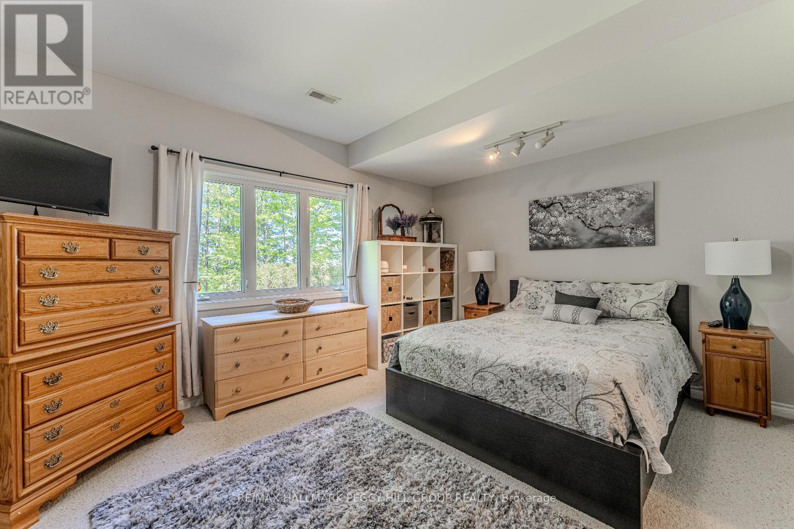 Photo 8 of 64 Woodcrest Road, Barrie ON