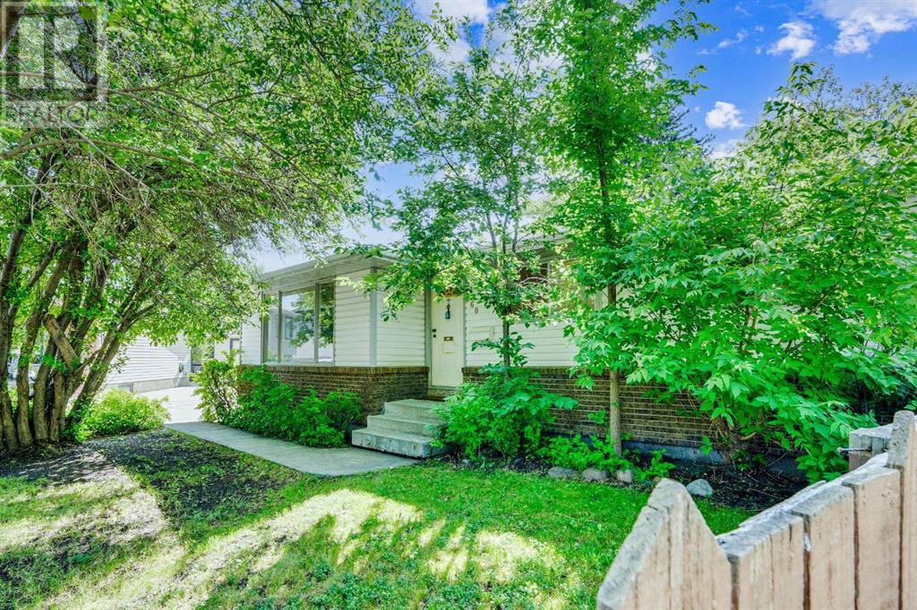 Single Family House Bungalow for Sale in  Lysander Drive SE Ogden Calgary 
