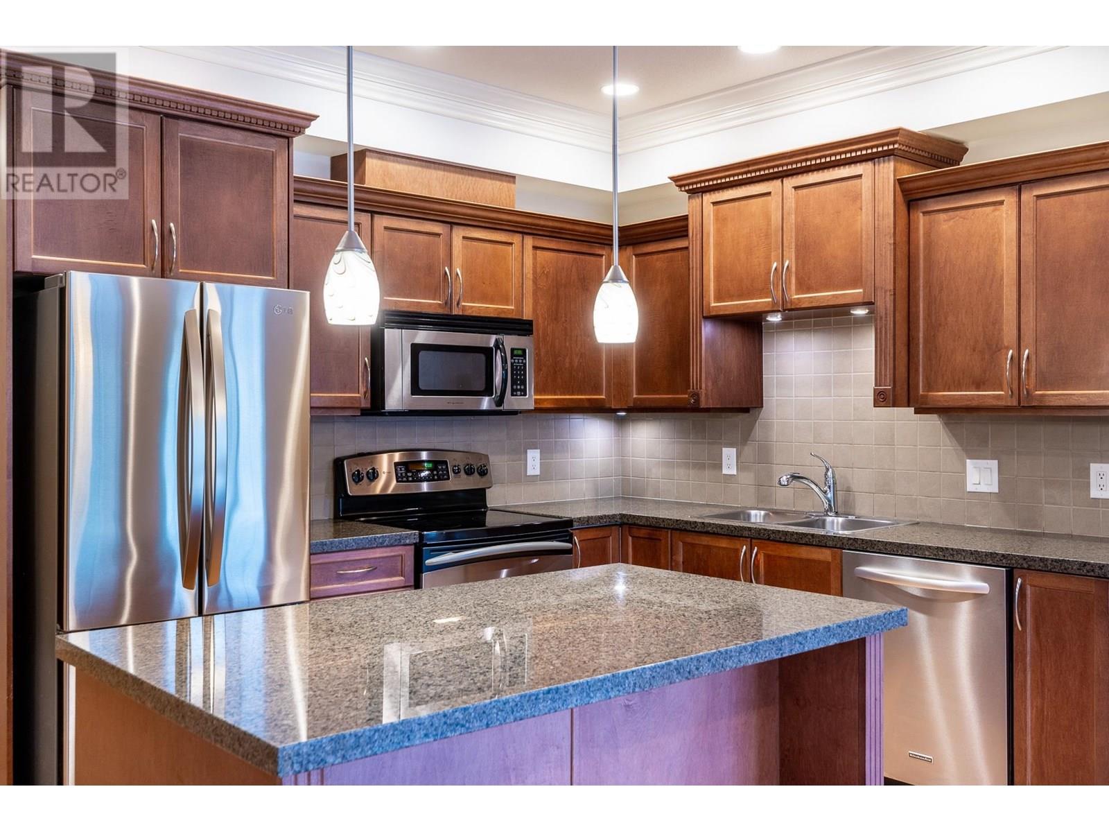 215 22150 DEWDNEY TRUNK ROAD, Maple Ridge
