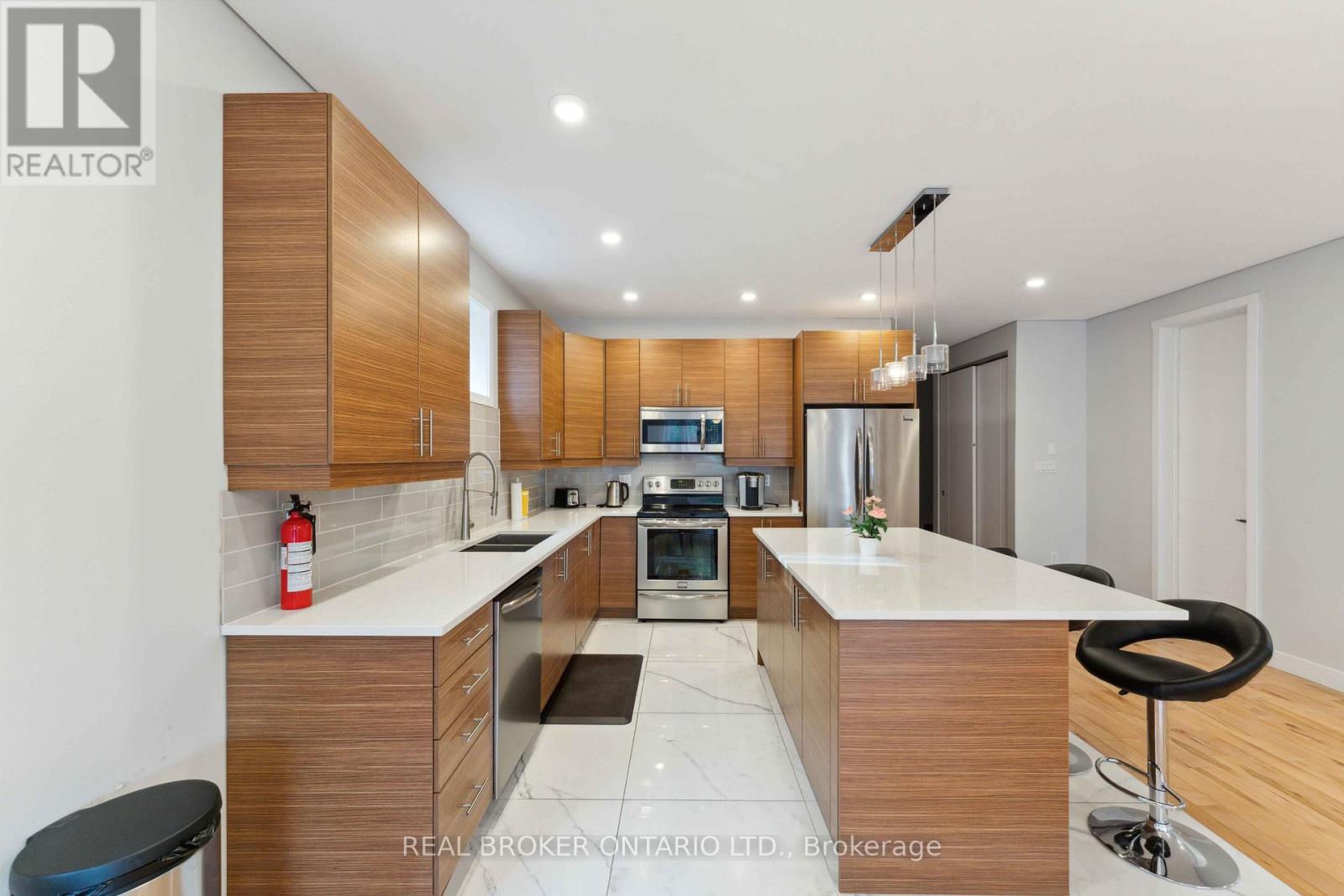 Photo 8 of 2 36 Ontario Street, Ottawa ON