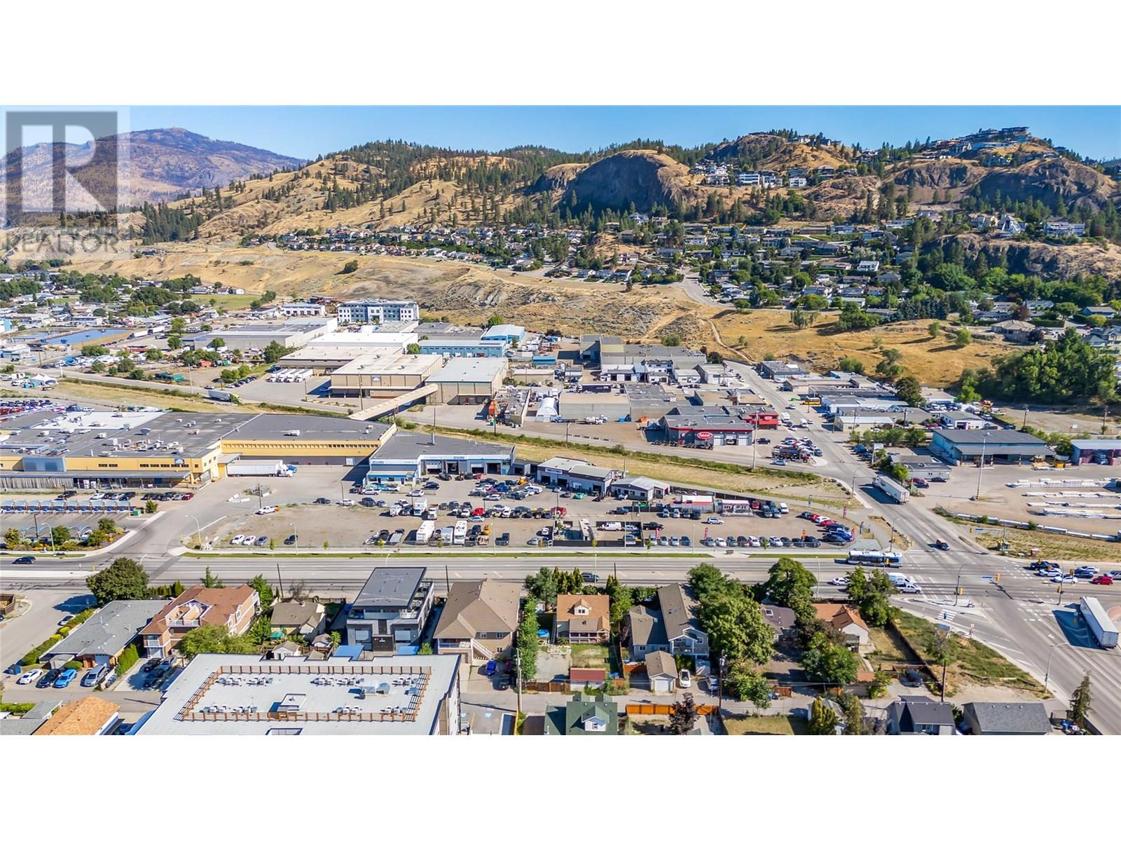 Photo 2 of 1069 Clement Avenue, Kelowna BC