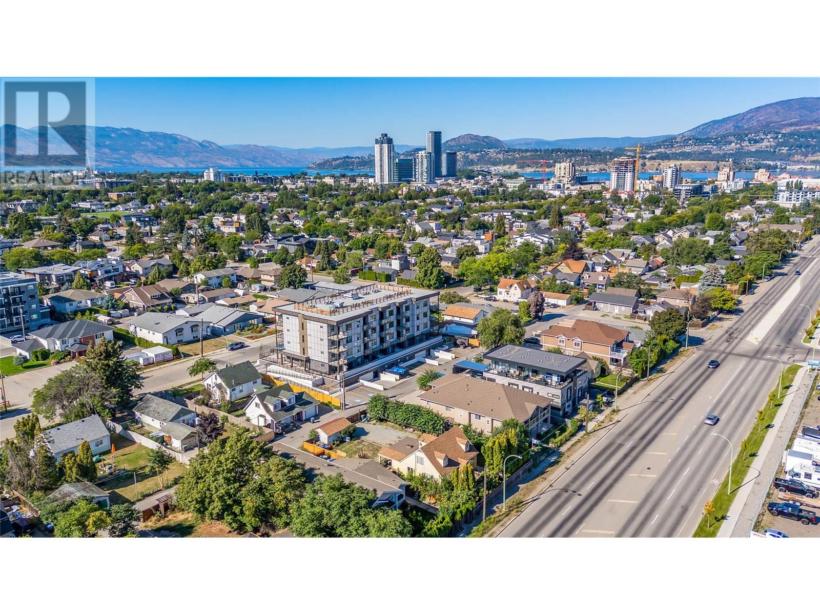 Photo 3 of 1069 Clement Avenue, Kelowna BC