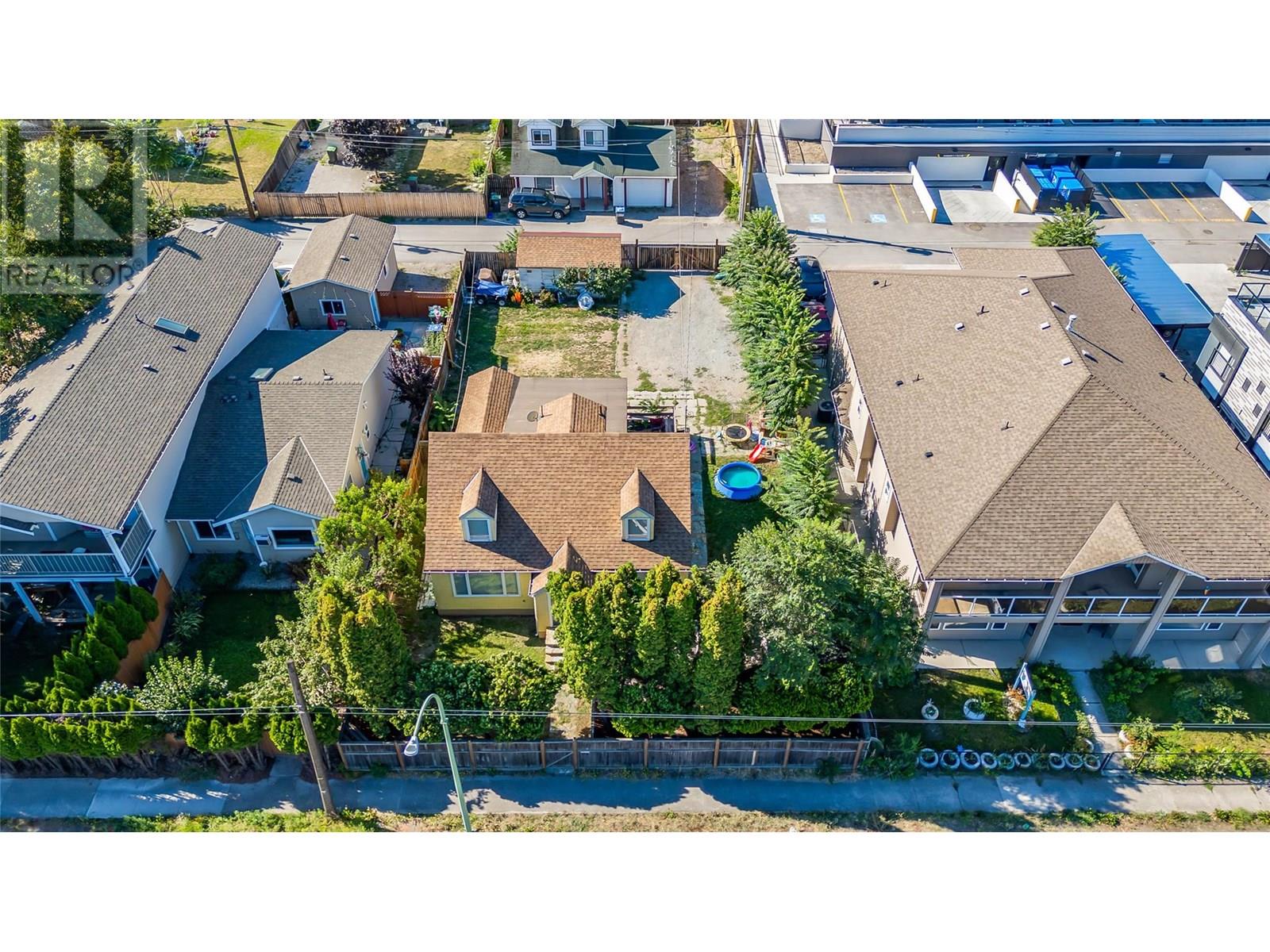 Photo 12 of 1069 Clement Avenue, Kelowna BC