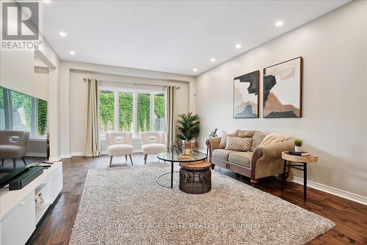 Photo 2 of 95 Hemlock Way, Grimsby ON