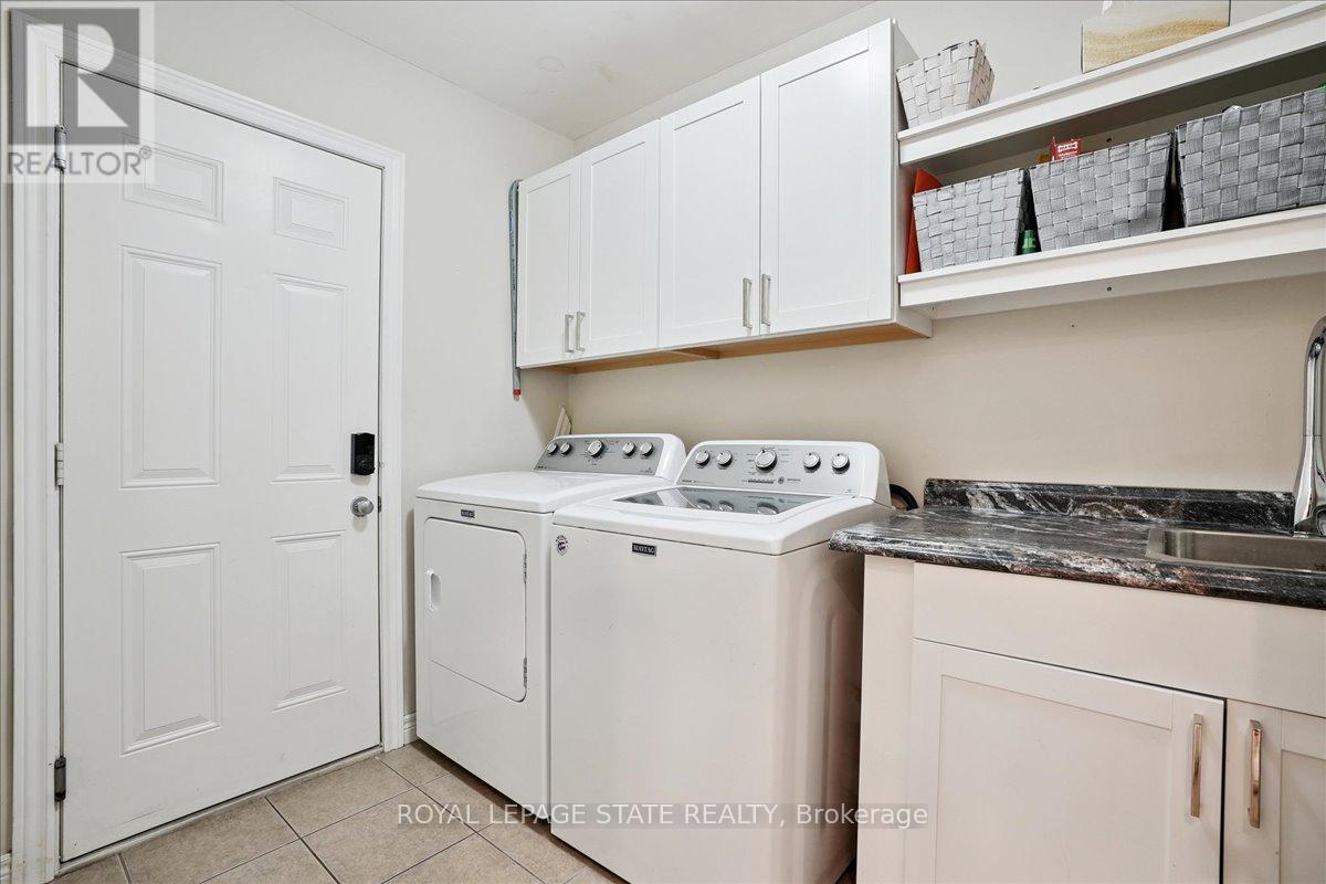 Photo 22 of 95 Hemlock Way, Grimsby ON