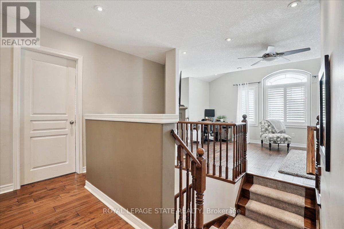 Photo 24 of 95 Hemlock Way, Grimsby ON