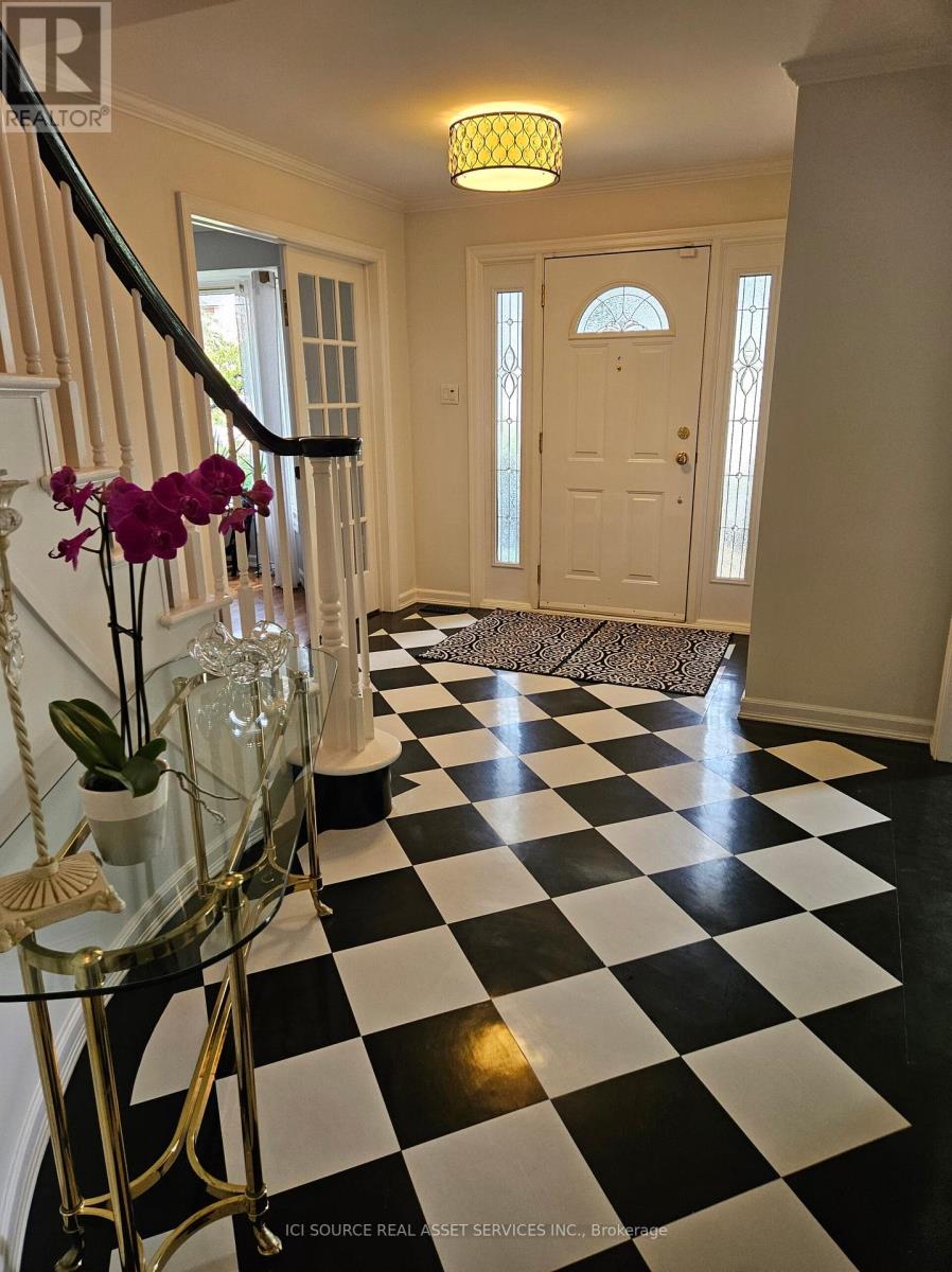 Photo 13 of 1 Erinlea Court, Ottawa ON