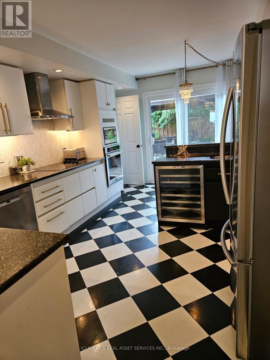 Photo 16 of 1 Erinlea Court, Ottawa ON