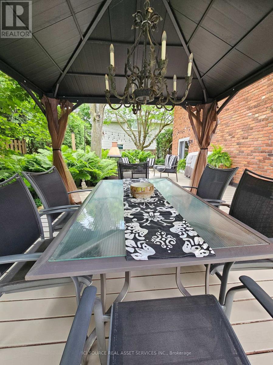 Photo 8 of 1 Erinlea Court, Ottawa ON