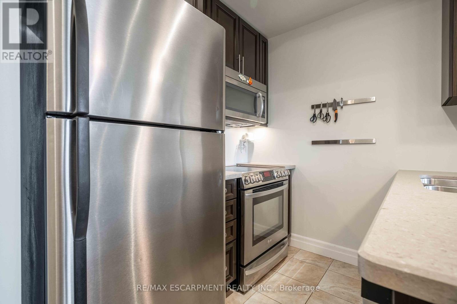 Photo 4 of 409 90 Charlton Avenue W, Hamilton ON