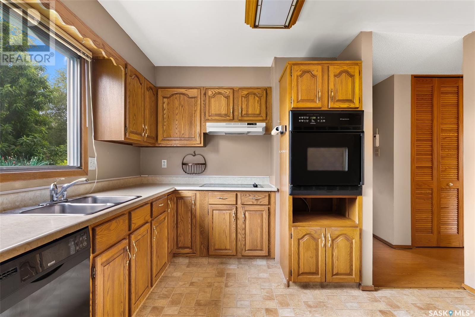 Photo 10 of 3022 Lacon Street, Regina SK