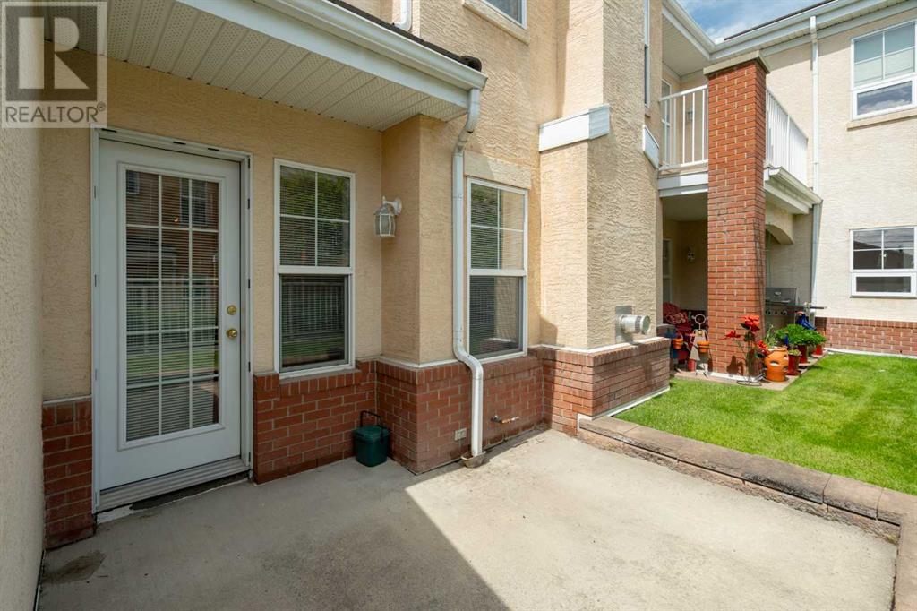 Single Family House for Sale in    Street SW Shawnee Slopes Calgary 