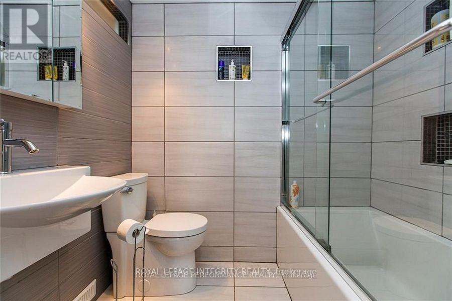 Photo 10 of 271 Bruyere Street, Ottawa ON