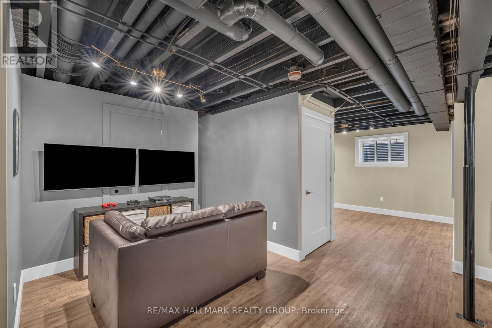 Photo 10 of 1077 Shearer Drive, Brockville ON
