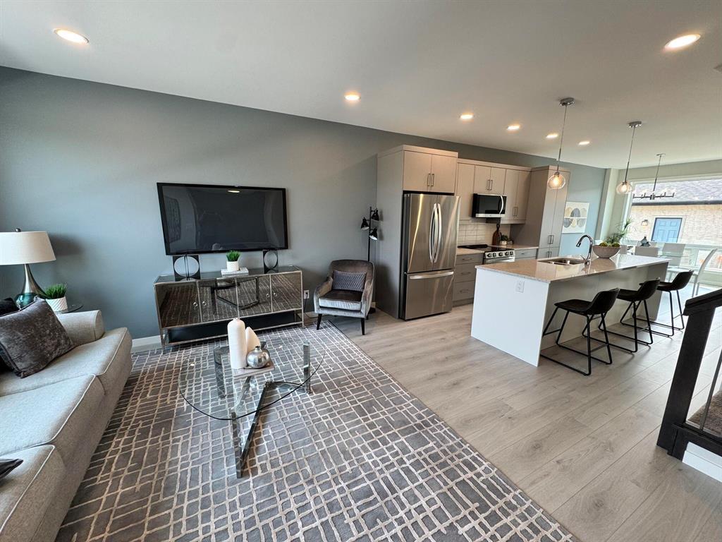 Photo 3 of 546 Couture Crescent, Winnipeg MB