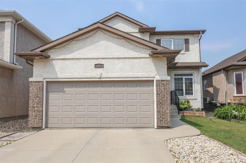 Photo 3 of 66 Baltic Bay, Winnipeg MB