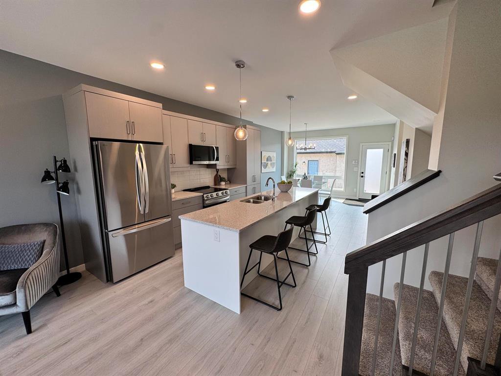 Photo 7 of 546 Couture Crescent, Winnipeg MB