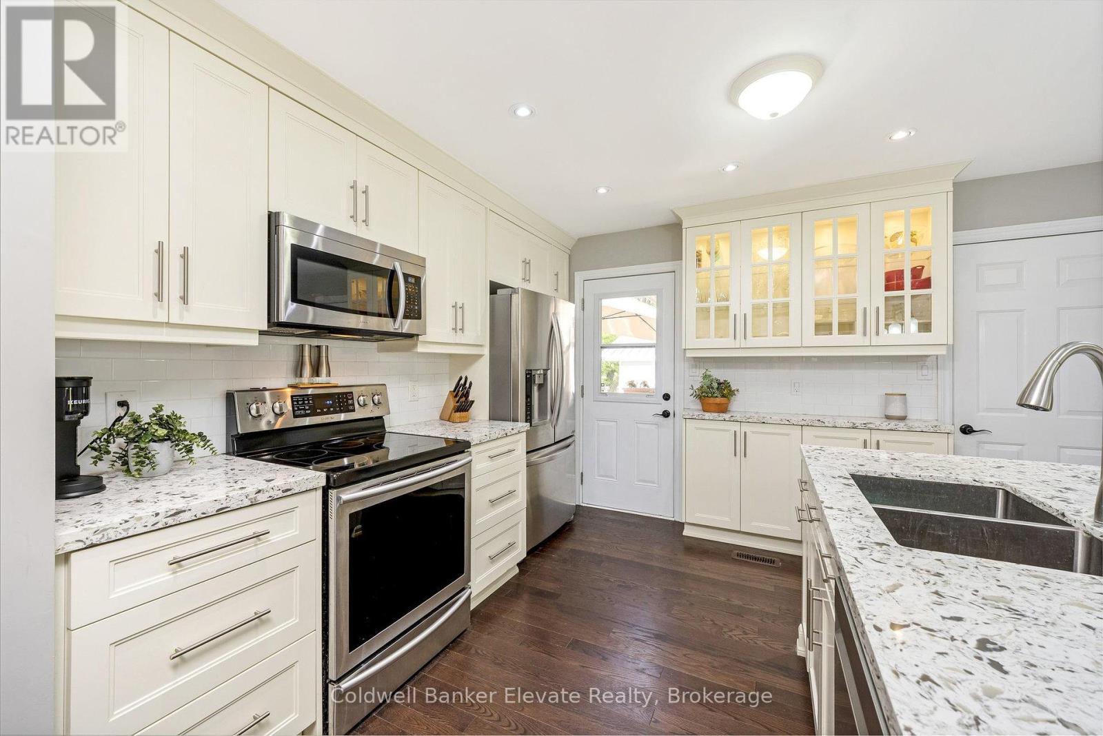 Photo 16 of 3 Lorne Street, Erin ON