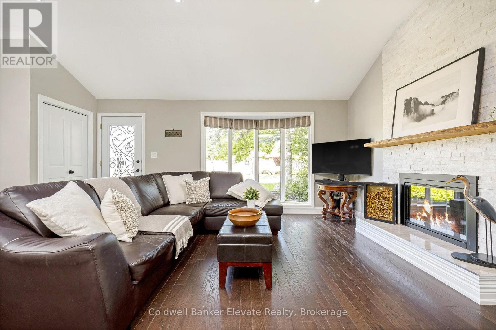 Photo 8 of 3 Lorne Street, Erin ON