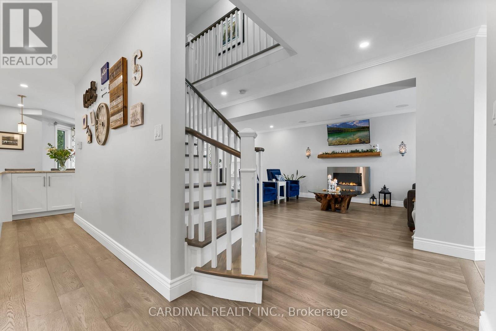 Photo 36 of 124 Avondale Drive, Clarington ON