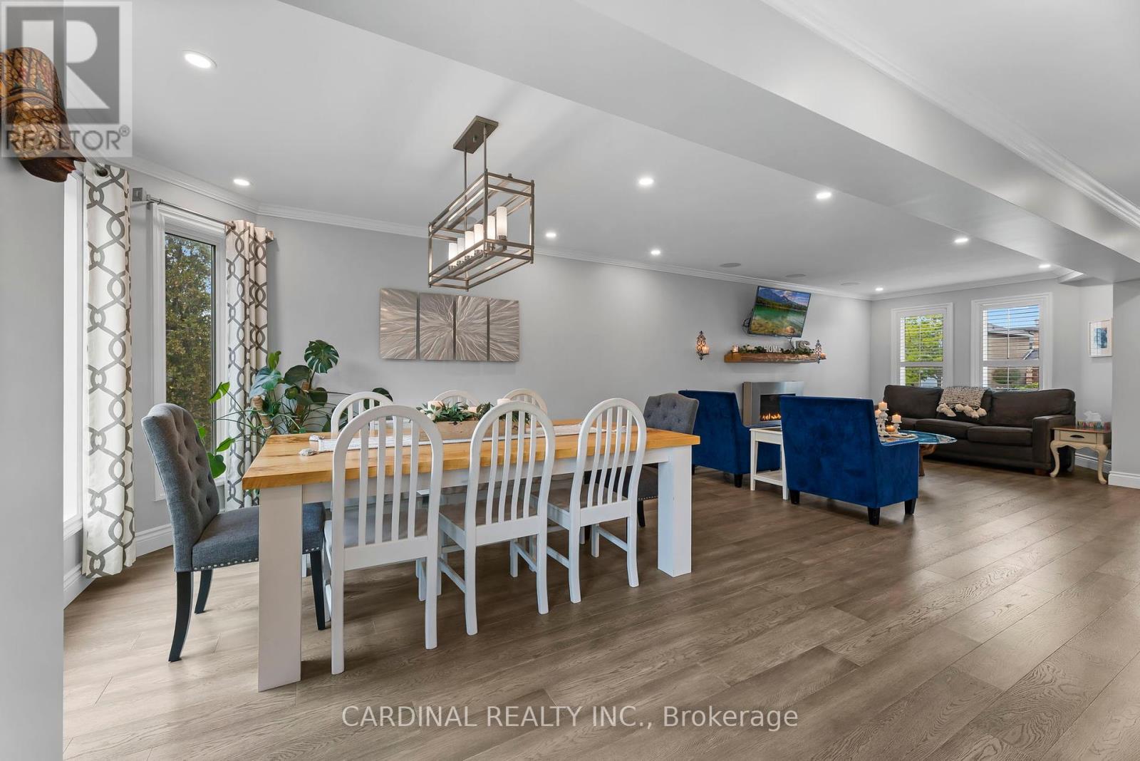 Photo 5 of 124 Avondale Drive, Clarington ON
