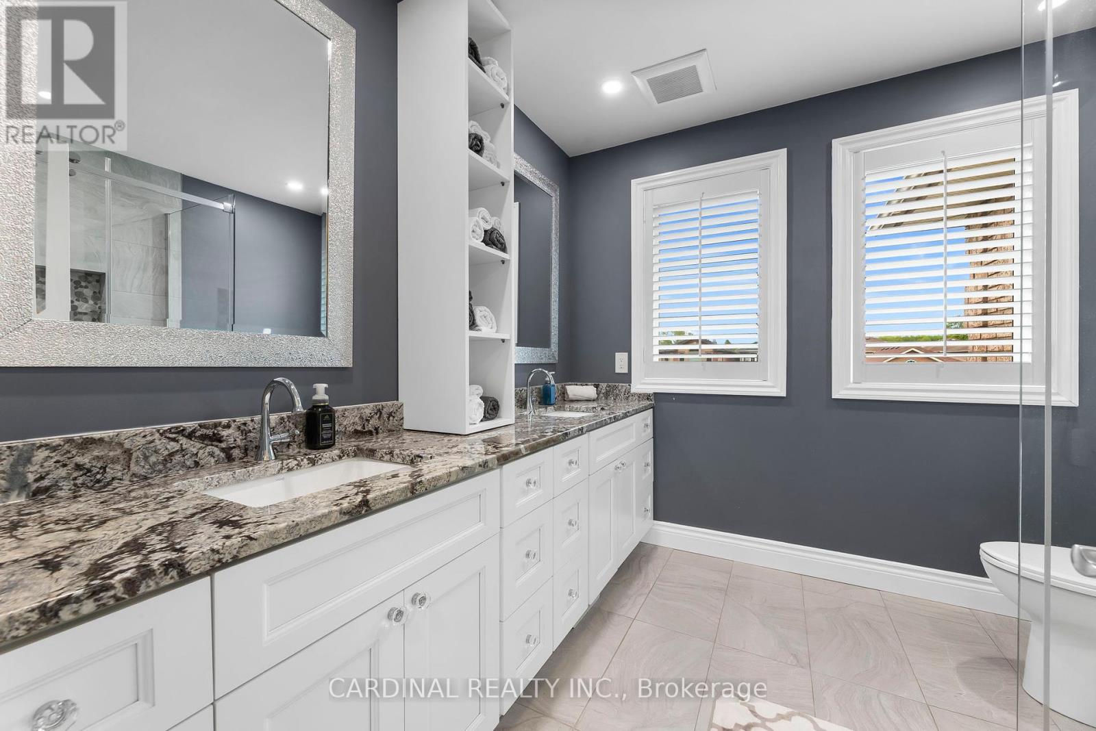 Photo 35 of 124 Avondale Drive, Clarington ON