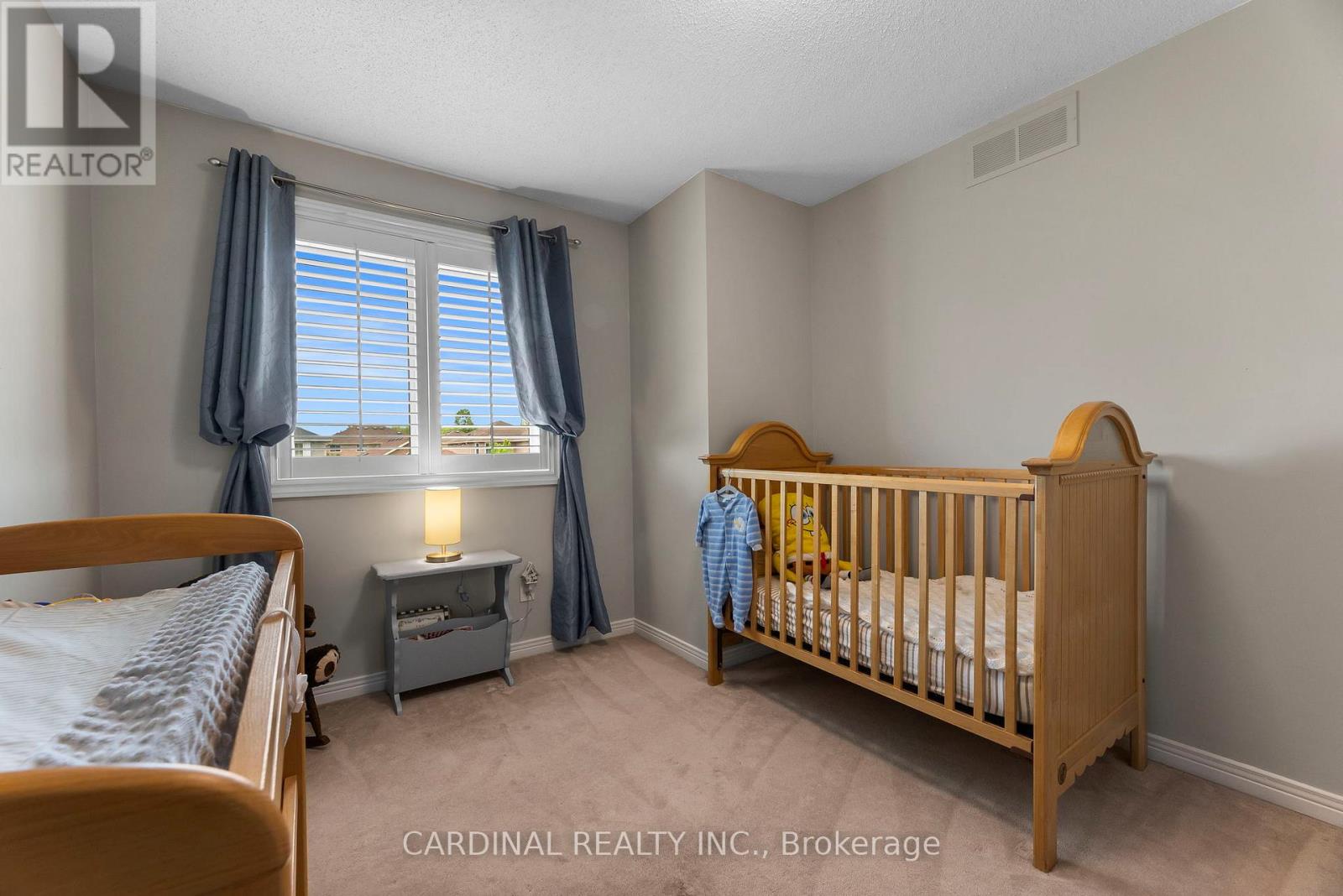 Photo 21 of 124 Avondale Drive, Clarington ON