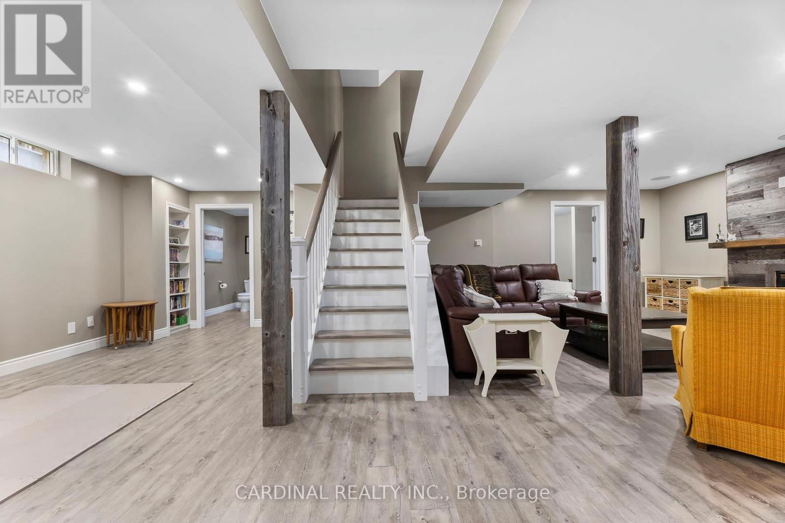 Photo 39 of 124 Avondale Drive, Clarington ON