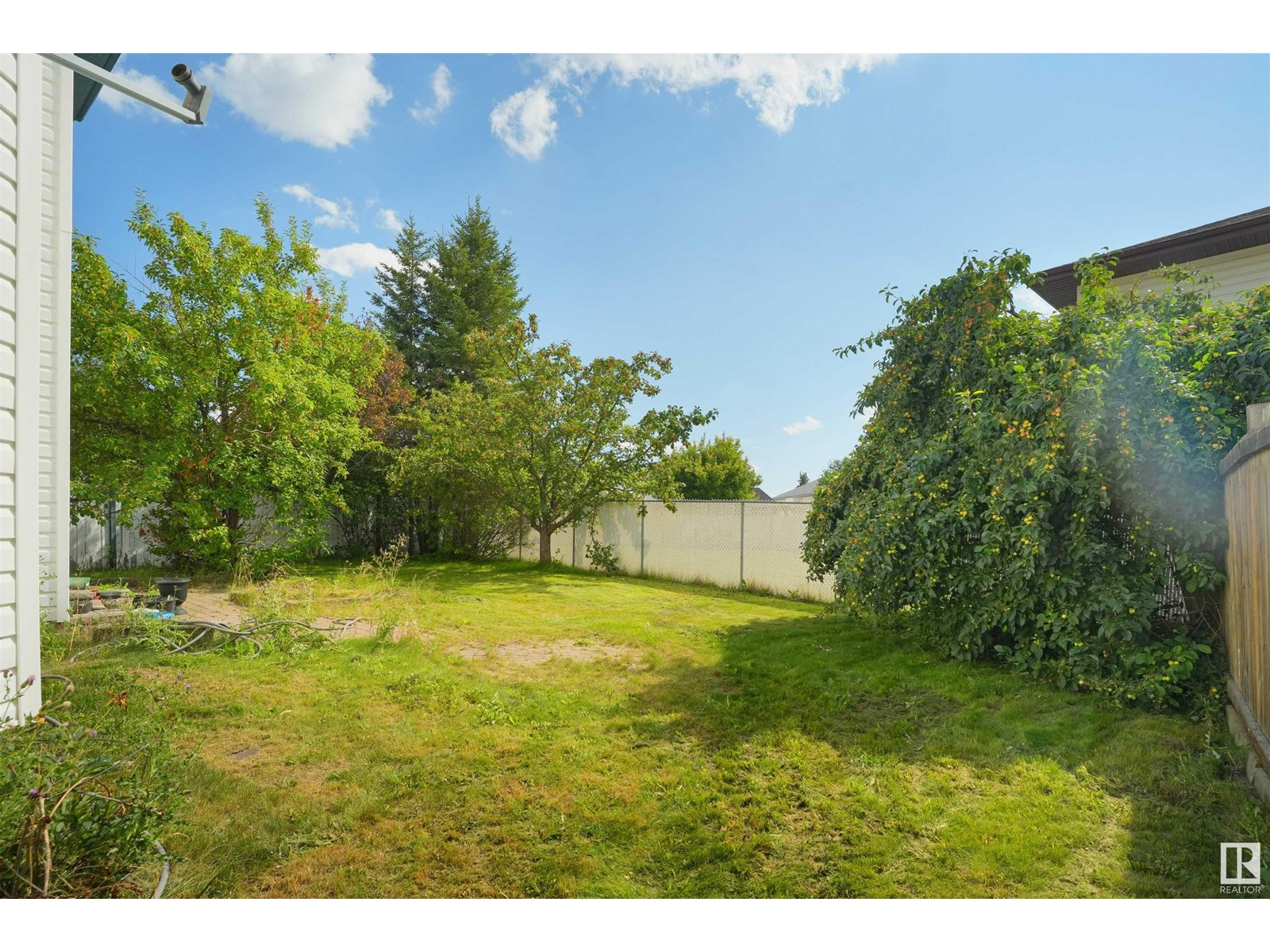 Photo 11 of 2715 44 A Av Nw, Edmonton AB