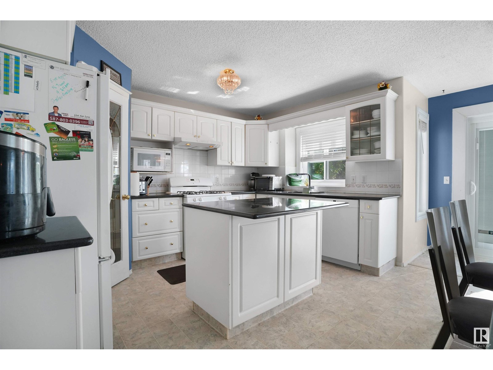 Photo 21 of 2715 44 A Av Nw, Edmonton AB