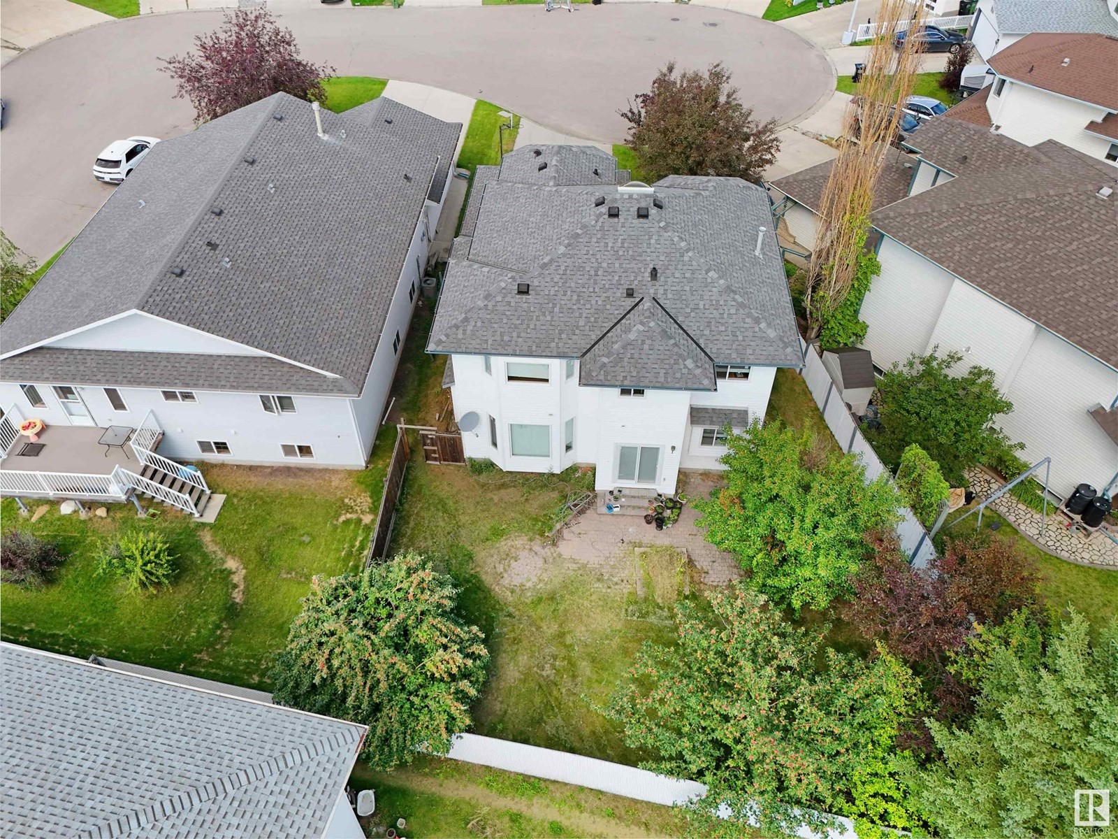 Photo 5 of 2715 44 A Av Nw, Edmonton AB
