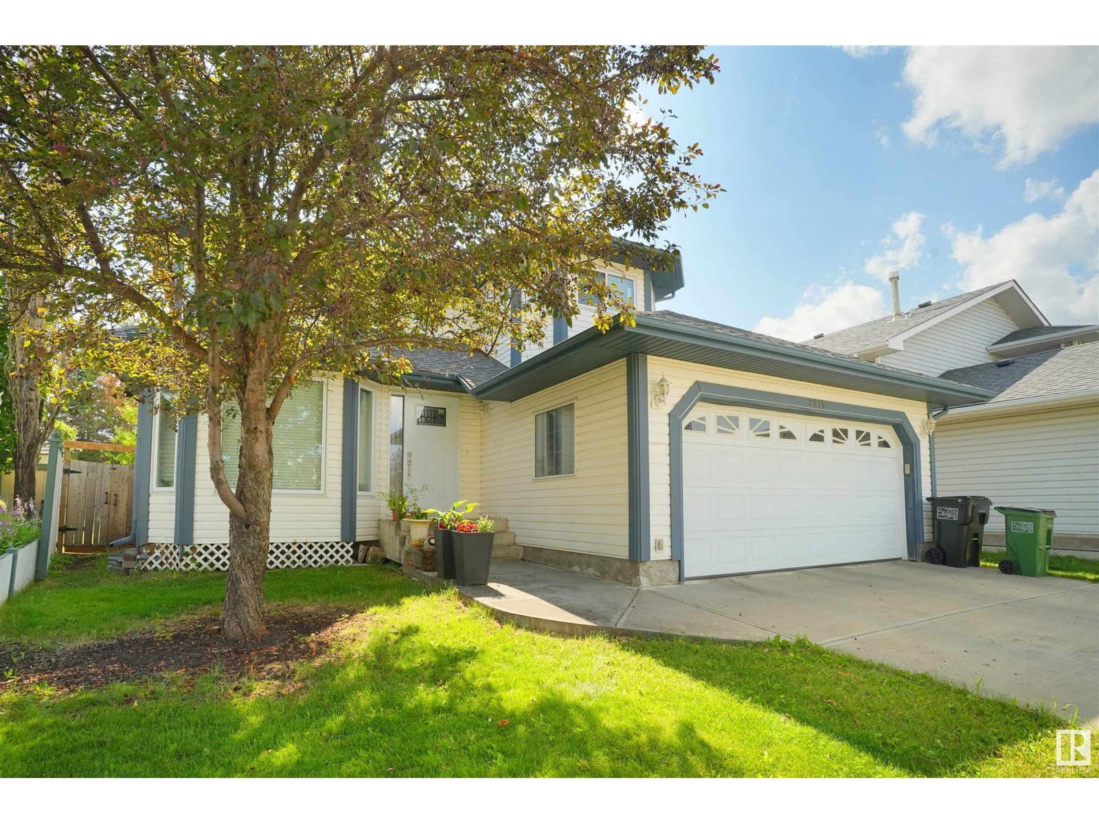 Photo 8 of 2715 44 A Av Nw, Edmonton AB