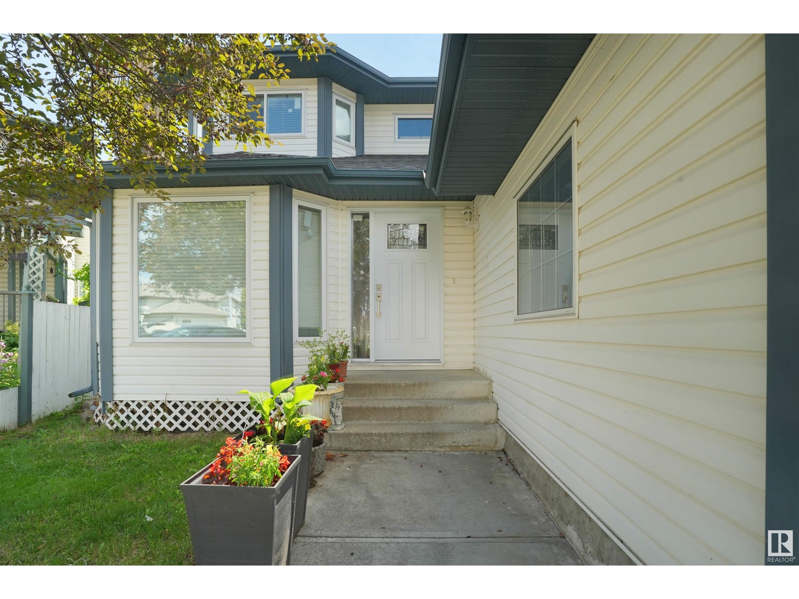 Photo 9 of 2715 44 A Av Nw, Edmonton AB
