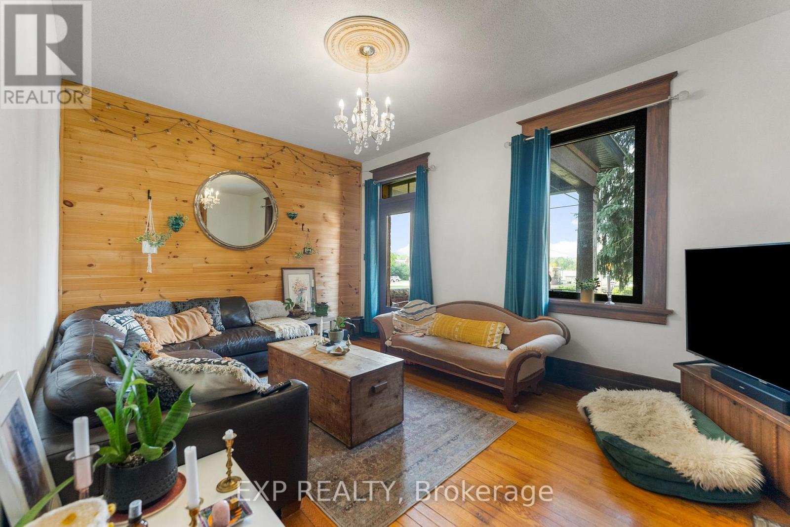 Photo 17 of 48 Hall Avenue E, Renfrew ON