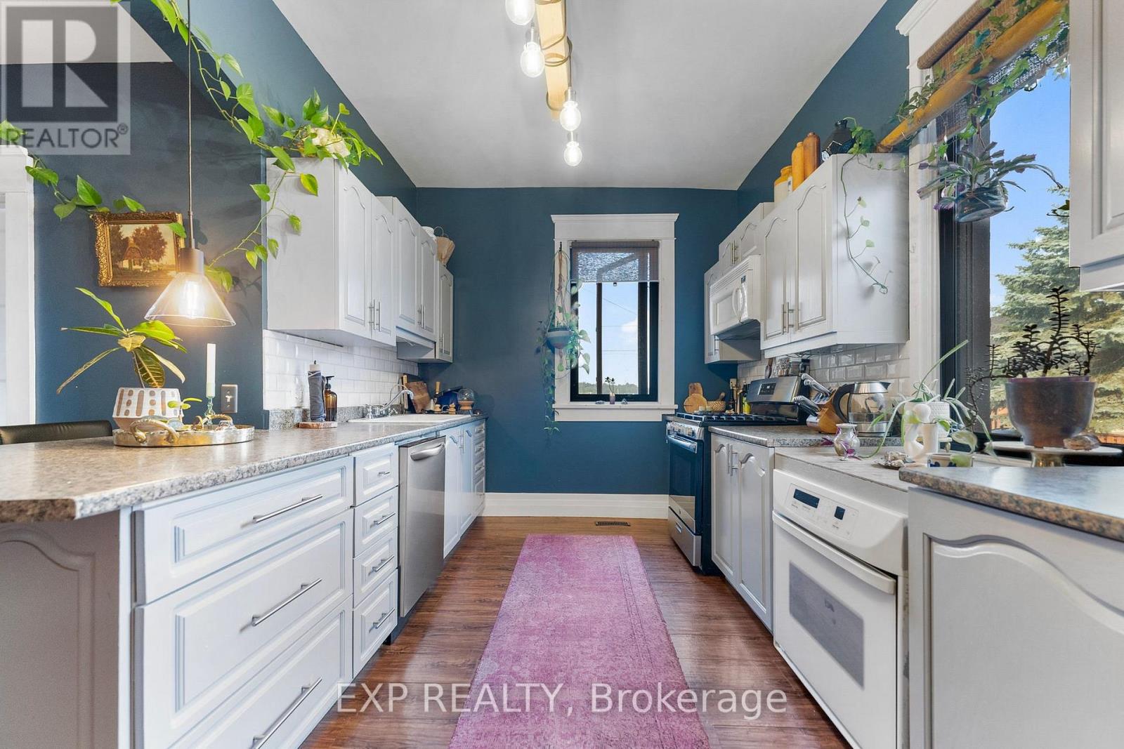 Photo 20 of 48 Hall Avenue E, Renfrew ON
