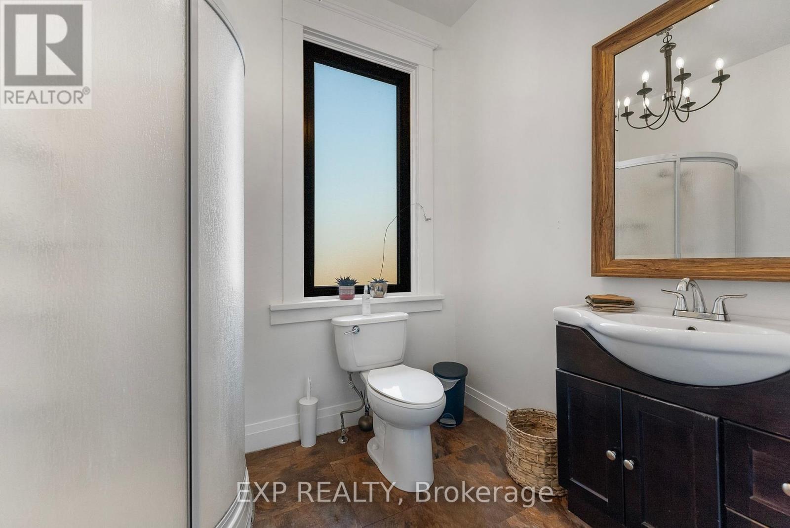 Photo 21 of 48 Hall Avenue E, Renfrew ON