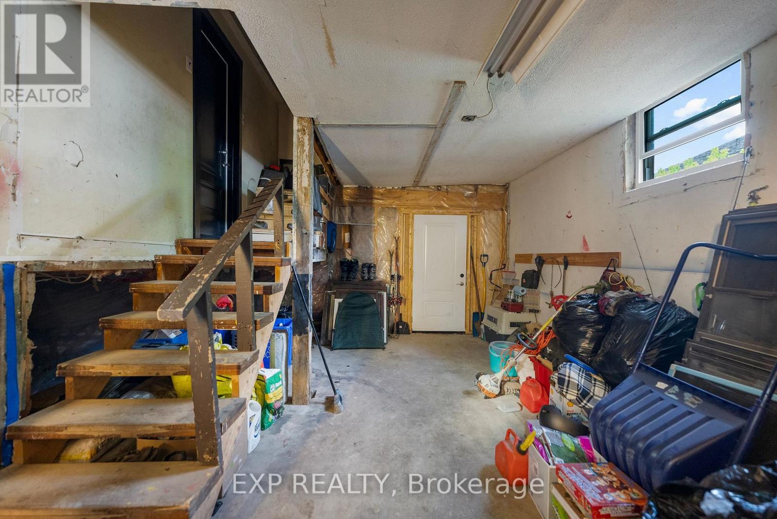 Photo 45 of 48 Hall Avenue E, Renfrew ON
