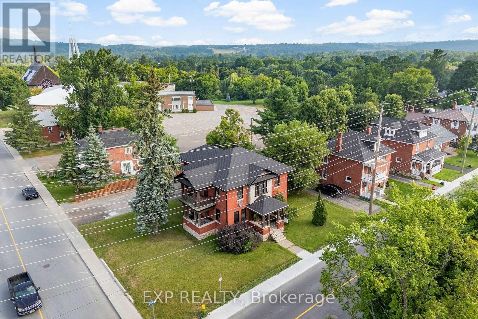Photo 5 of 48 Hall Avenue E, Renfrew ON