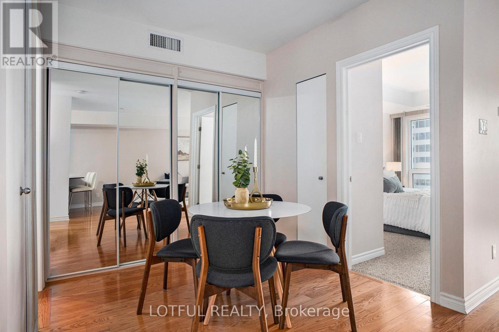 Photo 10 of 1703 234 Rideau Street, Ottawa ON