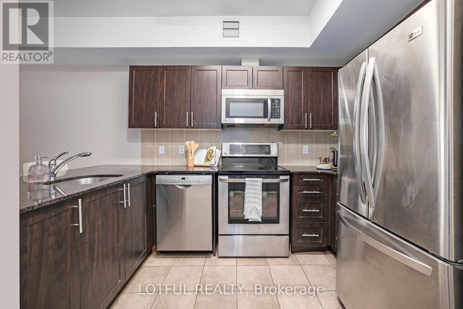 Photo 13 of 1703 234 Rideau Street, Ottawa ON