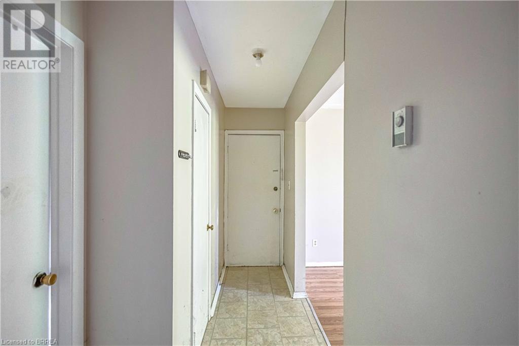 Photo 13 of 503 West Street, Brantford ON