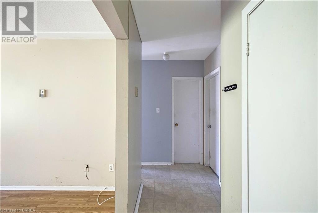 Photo 30 of 503 West Street, Brantford ON