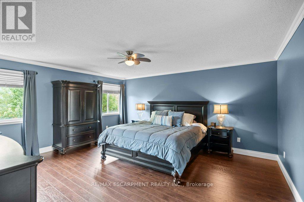 Photo 10 of 1560 Rixon Way, Milton ON
