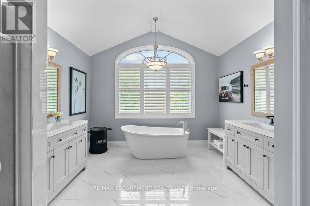 Photo 15 of 1560 Rixon Way, Milton ON