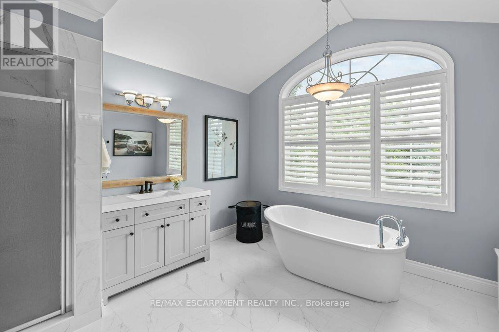 Photo 8 of 1560 Rixon Way, Milton ON