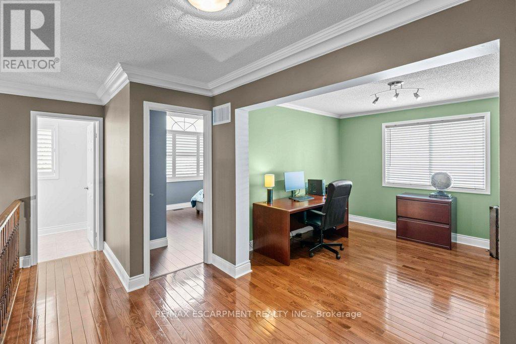 Photo 12 of 1560 Rixon Way, Milton ON
